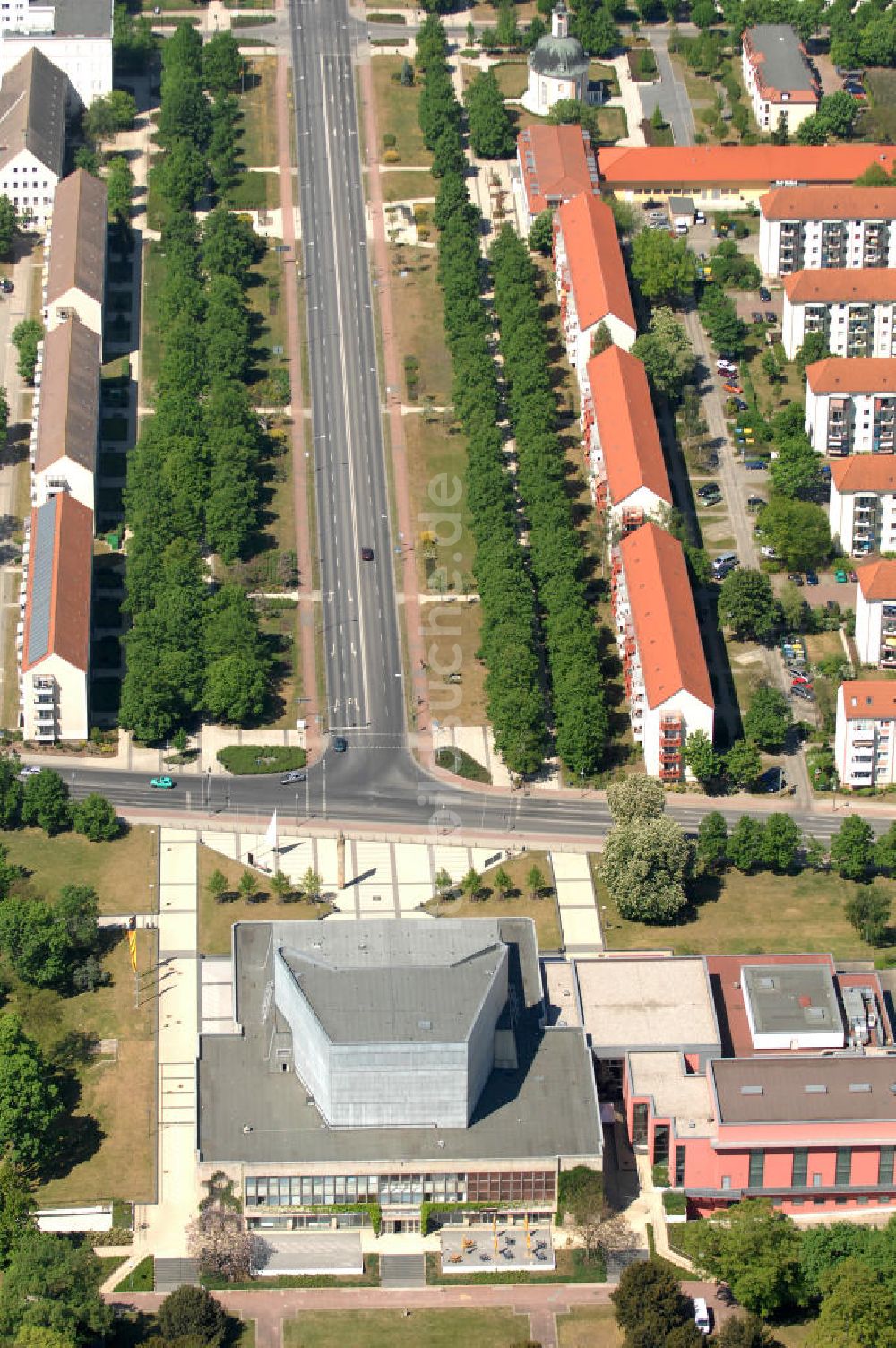 Schwedt von oben - Uckermärkische Bühnen Schwedt an der Lindenallee