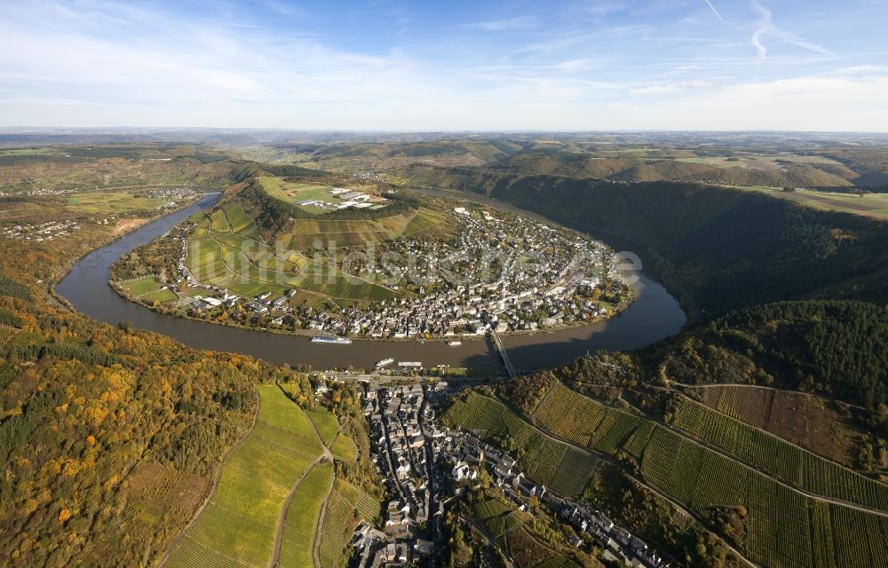 Luftaufnahme Traben-Trarbach - Ufer der Moselschleife am Tal der Mittelmosel bei Traben-Trarbach im Bundesland Rheinland-Pfalz