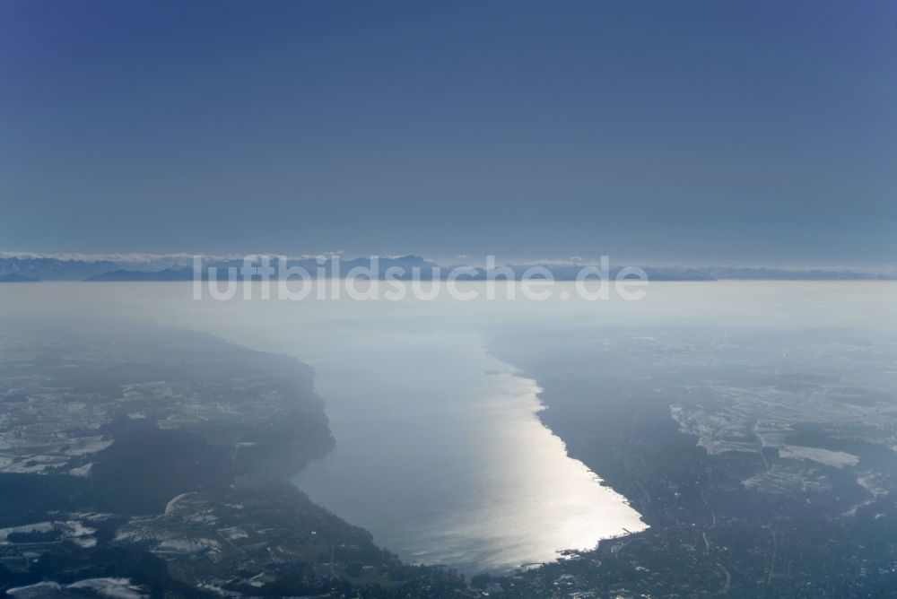 Luftaufnahme Starnberger See - Ufer Des Starnberger See vor dem Panorama der Alpen im Bundesland Bayern