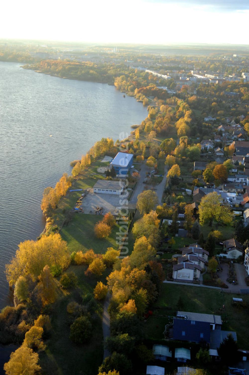 Luftaufnahme Senftenberg - Ufer mit Strandhotel am Senftenberger See