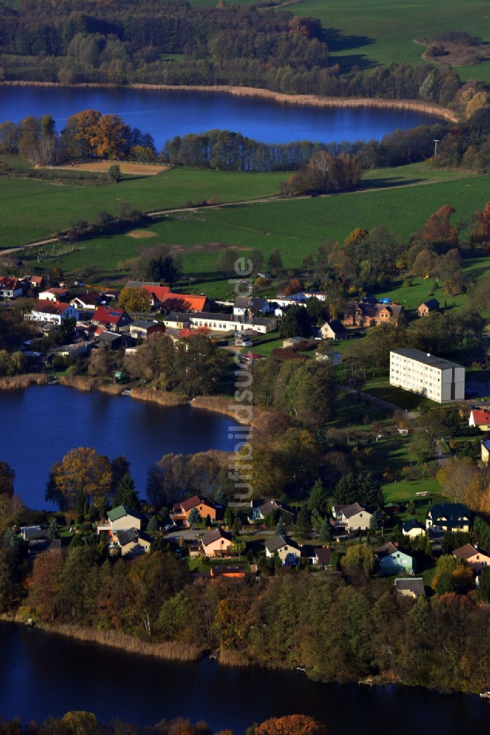 Luftaufnahme Temmen-Ringenwalde - Ufer zum Düstersee in Temmen-Ringenwalde im Bundesland Brandenburg