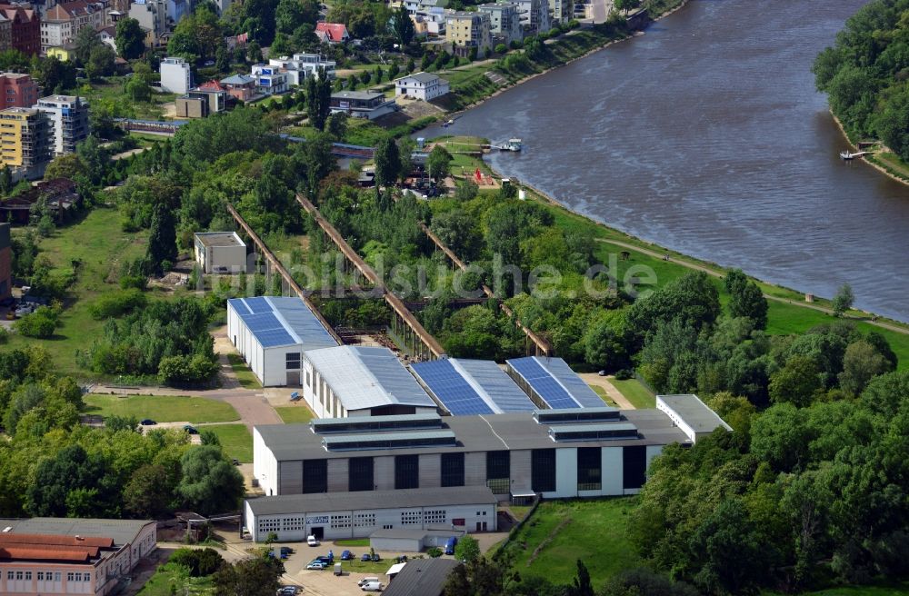 Magdeburg von oben - Ufer zum Fluss Elbe in Magdeburg im Bundesland Sachsen-Anhalt