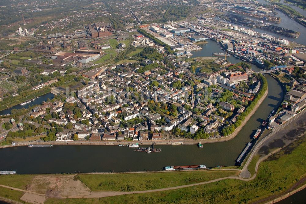 Duisburg aus der Vogelperspektive: Ufer zur Ruhr in Duisburg im Bundesland Nordrhein-Westfalen