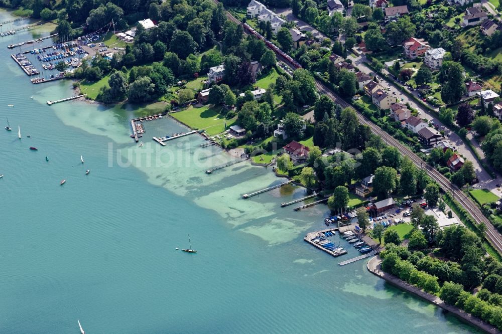 Luftbild Starnberg - Uferbereich mit Bootsanlegeplätzen und Badebereichen im Nordwesten des Starnberger Sees zwischen Pöcking und Starnberg im Bundesland Bayern