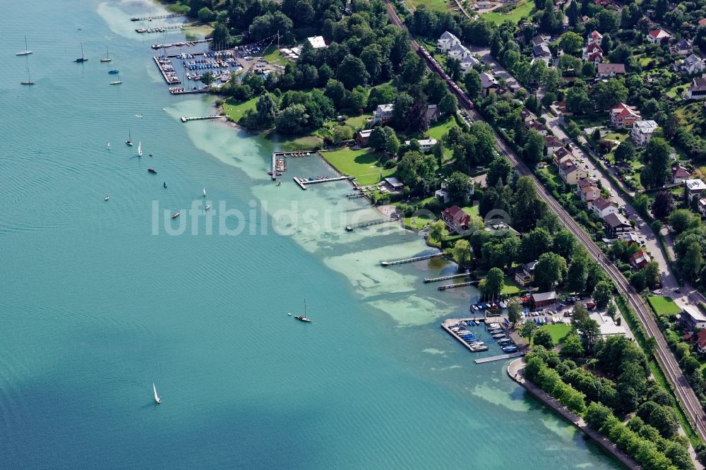 Luftaufnahme Starnberg - Uferbereich mit Bootsanlegeplätzen und Badebereichen im Nordwesten des Starnberger Sees zwischen Pöcking und Starnberg im Bundesland Bayern