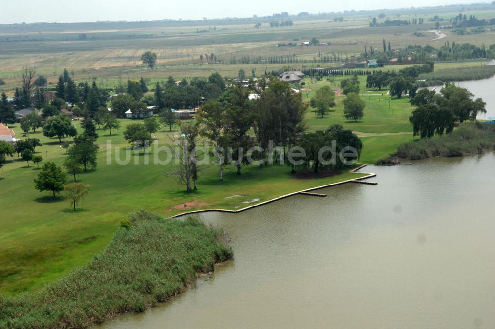 LOCHVAAL aus der Vogelperspektive: Uferbereich des Marlbank River in Südafrika