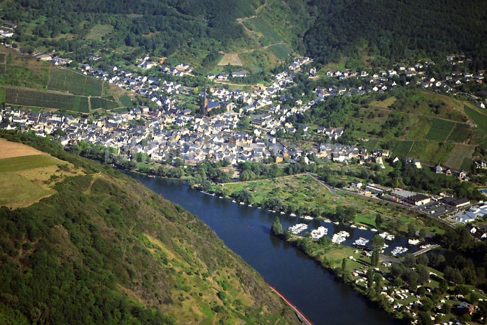 Luftbild Treis-Karden - Uferbereich der Mosel in Treis-Karden im Bundesland Rheinland-Pfalz