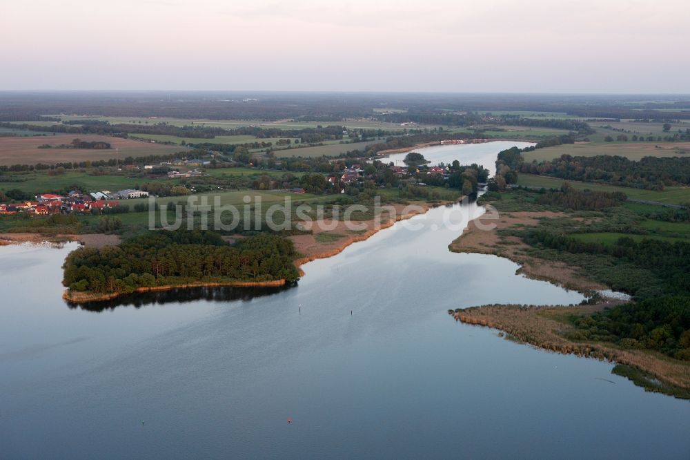 Vipperow aus der Vogelperspektive: Uferbereich der Müritz bei Vipperow im Bundesland Mecklenburg-Vorpommern