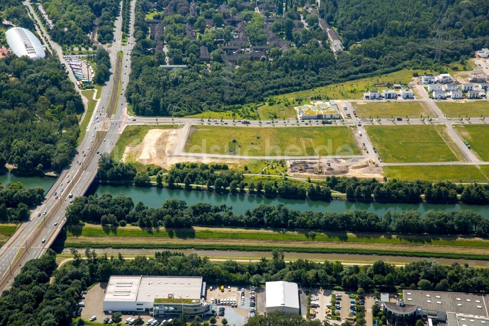 Luftbild Gelsenkirchen - Uferbereich des Rhein-Herne-Kanal am Entwicklungsgebiet- Gelände der ehemalige Zeche Graf Bismarck in Gelsenkirchen im Bundesland Nordrhein-Westfalen