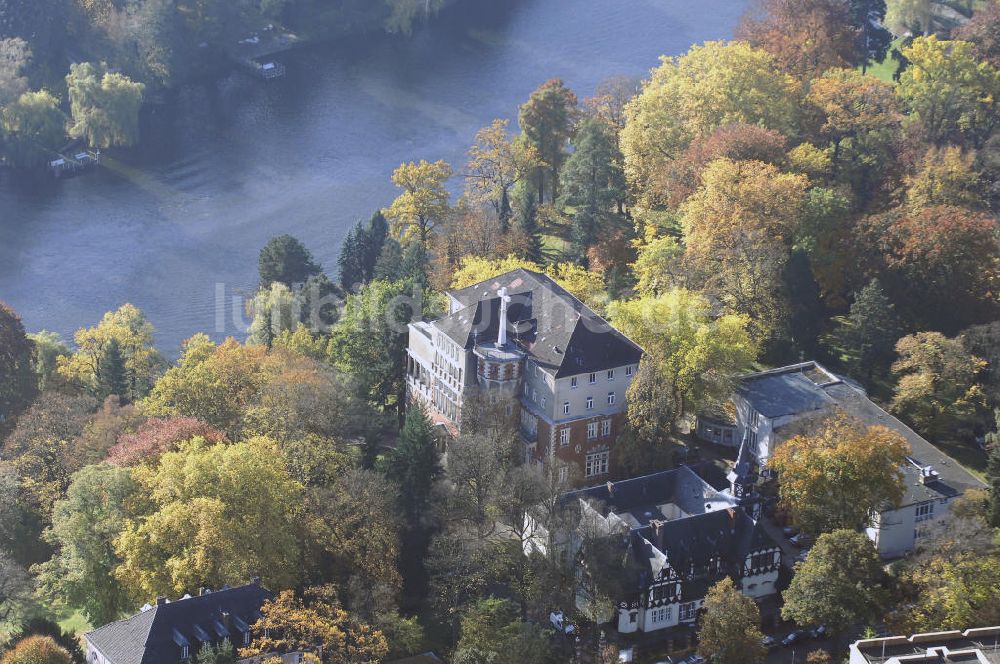 Luftaufnahme Berlin - Uferbereich an der SIEMENS Villa Am Kleinen Wannsee in Berlin