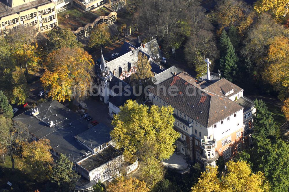 Luftbild Berlin - Uferbereich an der SIEMENS Villa Am Kleinen Wannsee in Berlin