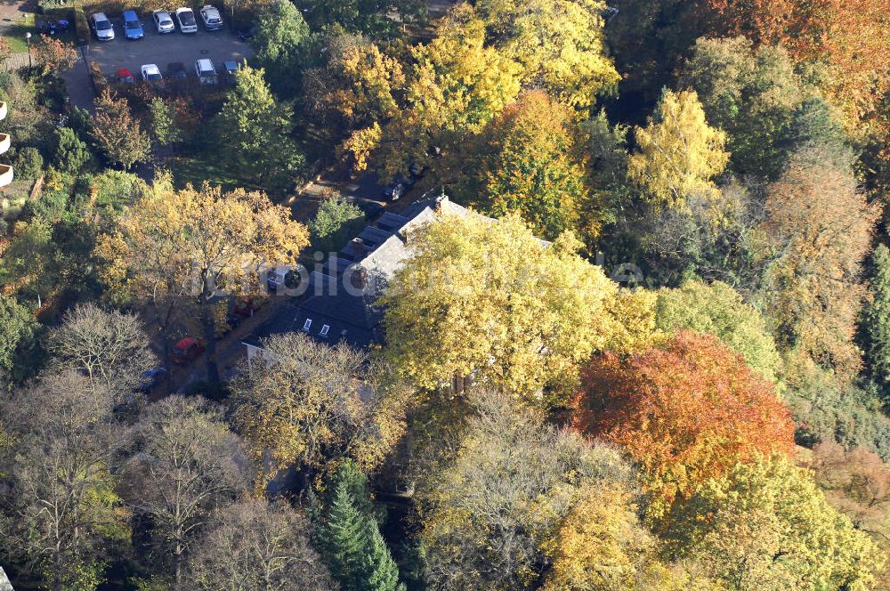 Luftaufnahme Berlin - Uferbereich an der SIEMENS Villa Am Kleinen Wannsee in Berlin