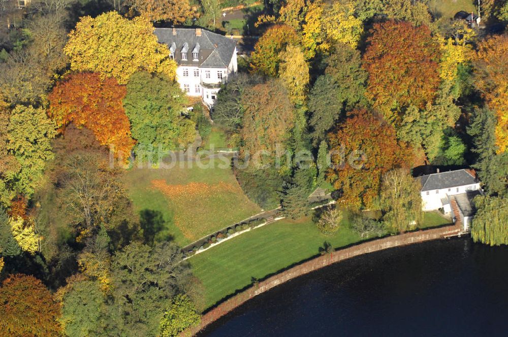 Luftaufnahme Berlin - Uferbereich an der SIEMENS Villa Am Kleinen Wannsee in Berlin