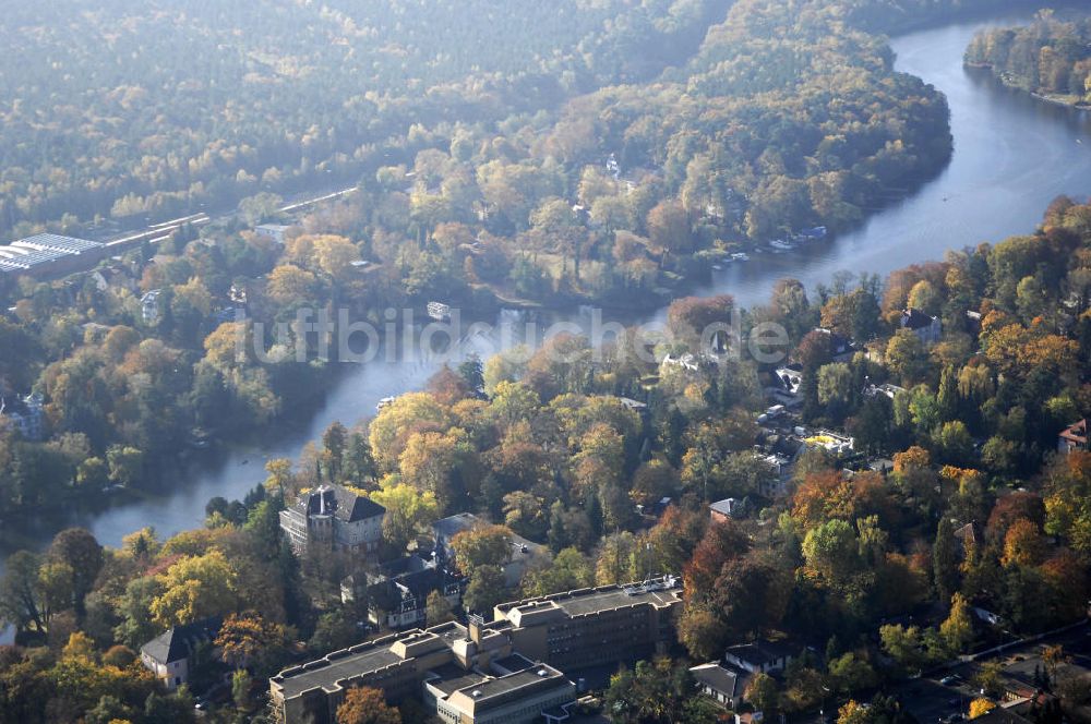 Luftaufnahme Berlin - Uferbereich an der SIEMENS Villa Am Kleinen Wannsee in Berlin