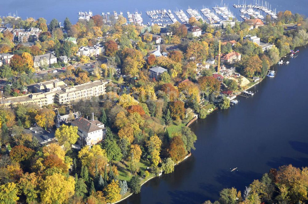 Luftaufnahme Berlin - Uferbereich an der SIEMENS Villa Am Kleinen Wannsee in Berlin