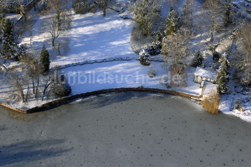 Luftaufnahme Berlin - Uferbereich an der SIEMENS Villa Am Kleinen Wannsee in Berlin