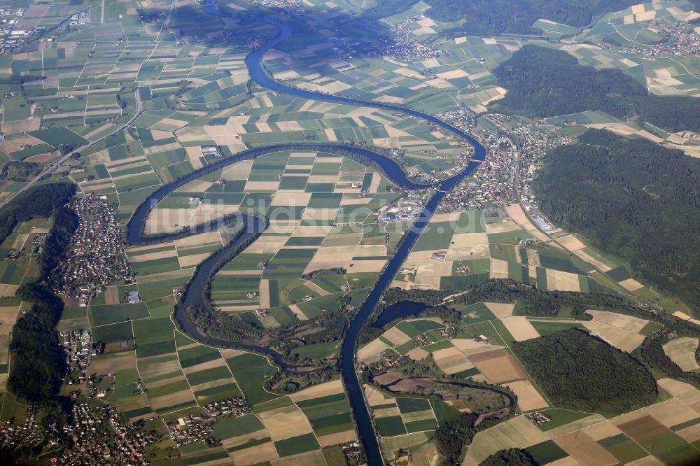 Büren an der Aare von oben - Uferbereiche an der Aare und Flußverlauf bei Büren an der Aare in Schweiz