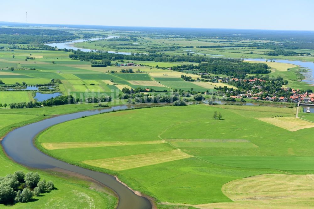 Schnackenburg aus der Vogelperspektive: Uferbereiche am Aland Flußverlauf in Schnackenburg im Bundesland Niedersachsen, Deutschland