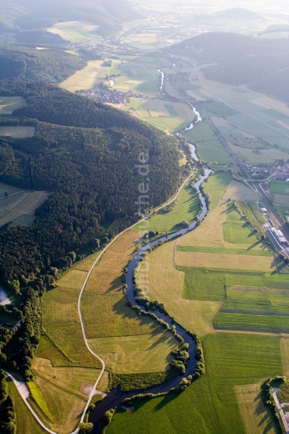 Immendingen aus der Vogelperspektive: Uferbereiche mit Auwiesen an der Donau Flußverlauf in Immendingen im Bundesland Baden-Württemberg