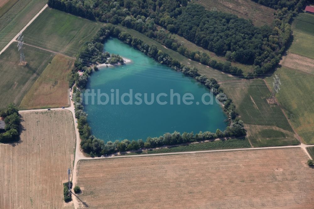 Riegel am Kaiserstuhl von oben - Uferbereiche eines Badesees in Riegel am Kaiserstuhl im Bundesland Baden-Württemberg