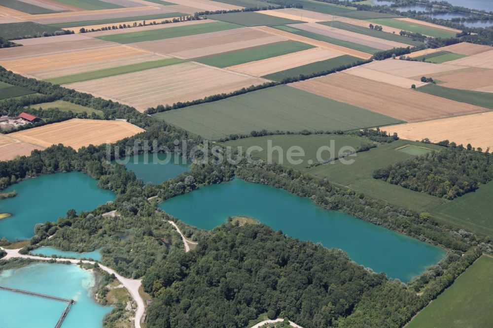 Luftaufnahme Pliening - Uferbereiche des Baggersees bei in Pliening- Landsham im Bundesland Bayern