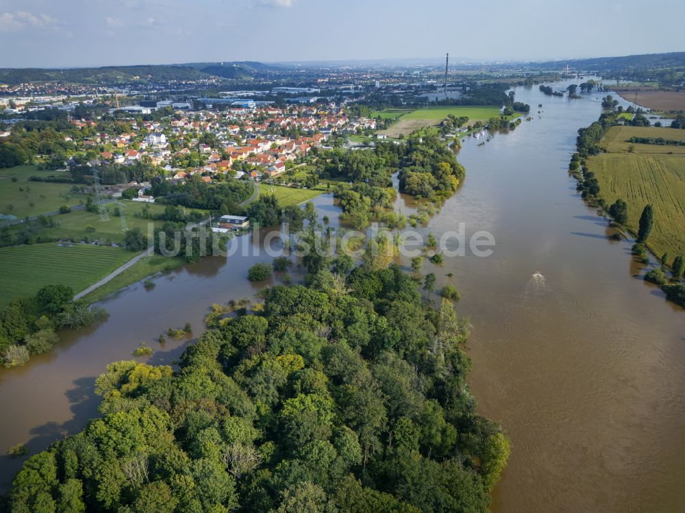 Luftbild Scharfenberg - Uferbereiche bei Hochwasser am Flußverlauf der Elbe in Gauernitz im Bundesland Sachsen