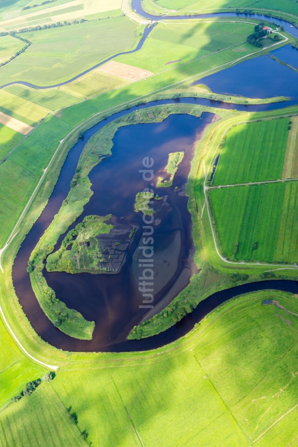 Estorf von oben - Uferbereiche der Überflutungswiesen am Flussverlaufe der Oste bei Estorf im Bundesland Niedersachsen, Deutschland