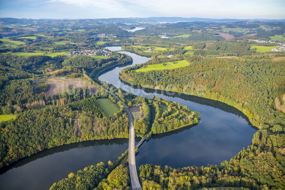 Olpe von oben - Uferbereiche am Bigge - Flußverlauf in Olpe im Bundesland Nordrhein-Westfalen, Deutschland