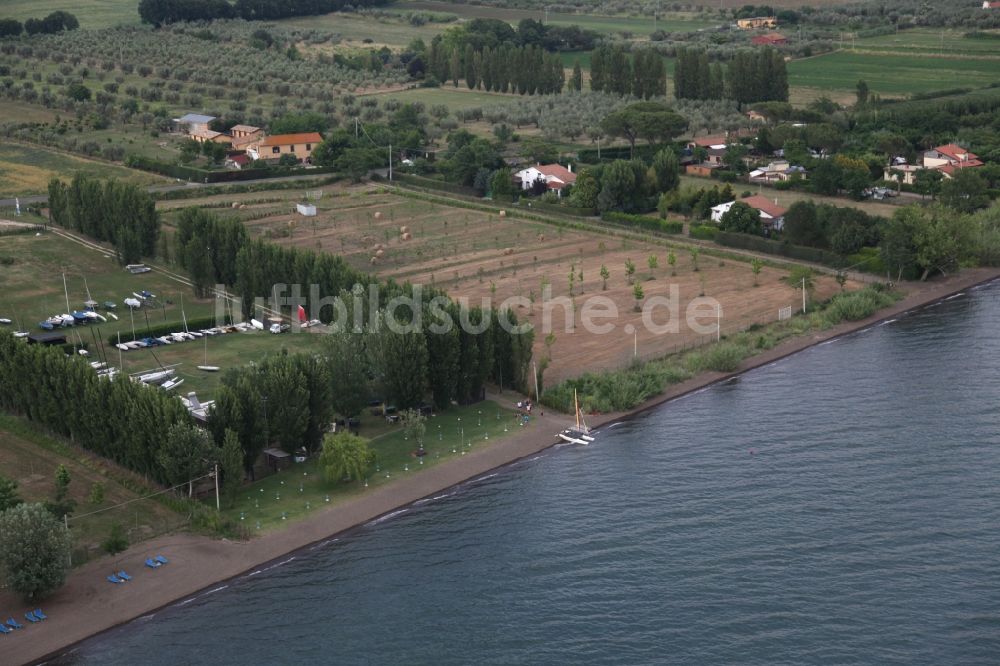 Luftbild Val di Lago - Uferbereiche des Bolsena Sees bei Val di Lago in Latium in Italien