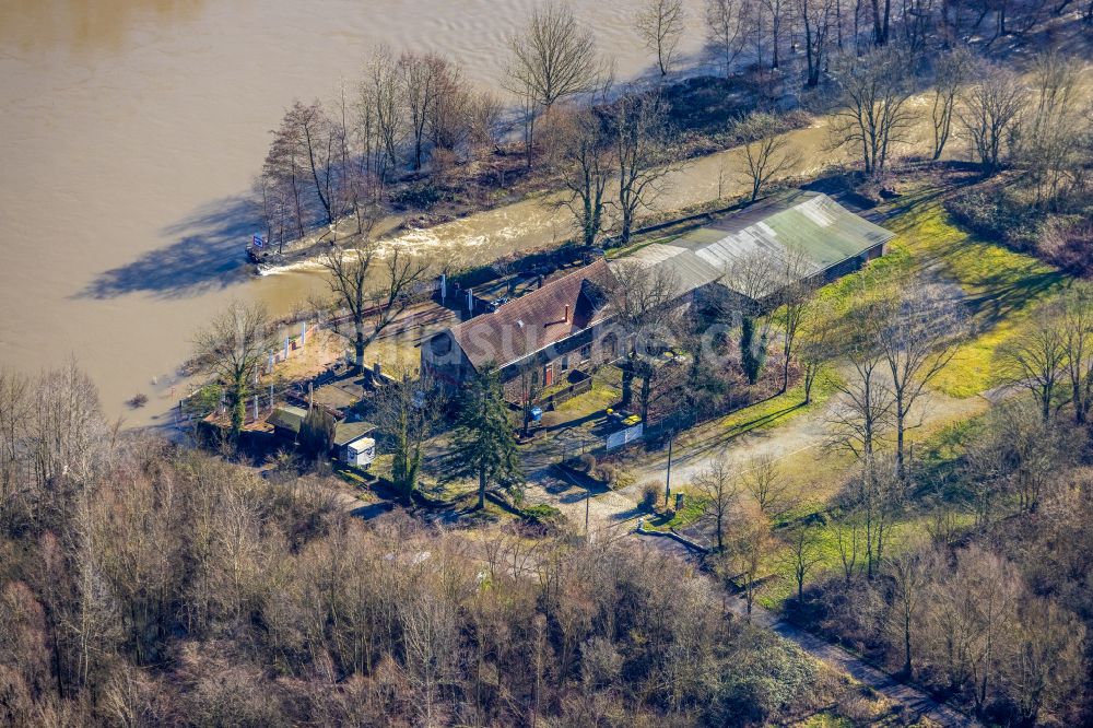 Heisingen aus der Vogelperspektive: Uferbereiche mit durch Hochwasser überflutetem Flussbett der Ruhr am Fährhaus Rote Mühle in Heisingen im Bundesland Nordrhein-Westfalen, Deutschland