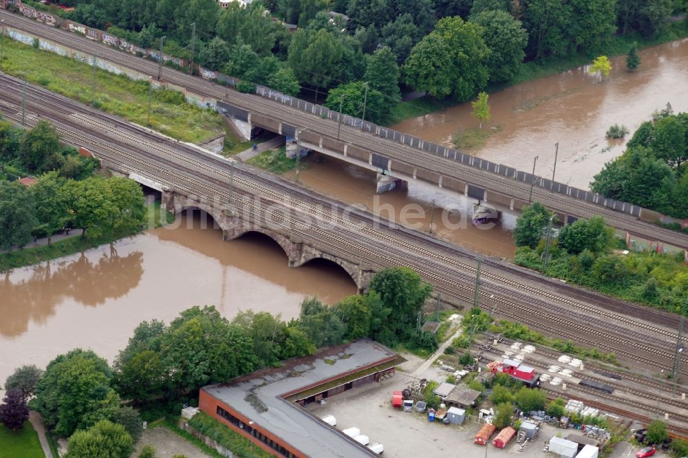 Göttingen von oben - Uferbereiche mit durch Hochwasser- Pegel überfluteten Flußbett Leine in Göttingen im Bundesland Niedersachsen, Deutschland