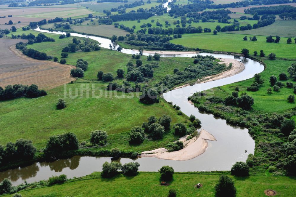 Bad Düben aus der Vogelperspektive: Uferbereiche mit durch Niedrig- Wasser- Pegel freigelegten Flußbett der Mulde in Bad Düben im Bundesland Sachsen, Deutschland