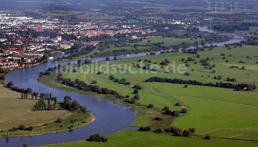 Lutherstadt Wittenberg aus der Vogelperspektive: Uferbereiche am Elbe Flußverlauf in Lutherstadt Wittenberg im Bundesland Sachsen-Anhalt, Deutschland