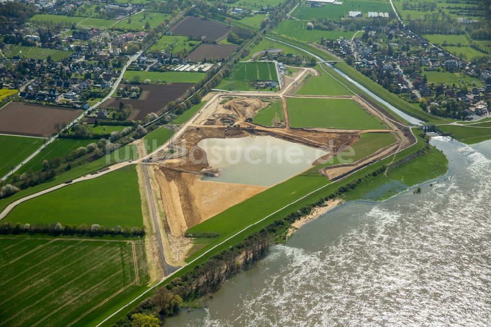 Luftbild Dinslaken - Uferbereiche entlang der Fluß- Mündung der Emscher in den Rhein in Dinslaken im Bundesland Nordrhein-Westfalen