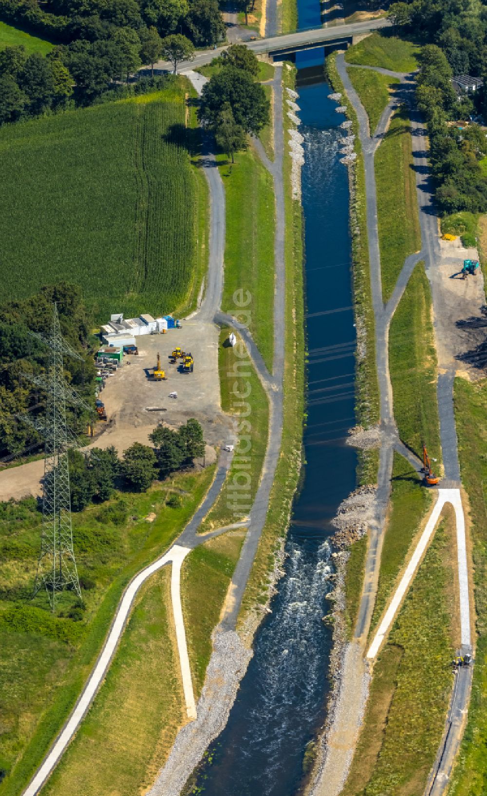 Luftaufnahme Dinslaken - Uferbereiche entlang der Fluß- Mündung der Emscher in den Rhein im Ortsteil Eppinghoven in Dinslaken im Bundesland Nordrhein-Westfalen, Deutschland