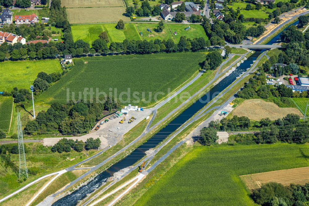 Dinslaken von oben - Uferbereiche entlang der Fluß- Mündung der Emscher in den Rhein im Ortsteil Eppinghoven in Dinslaken im Bundesland Nordrhein-Westfalen, Deutschland