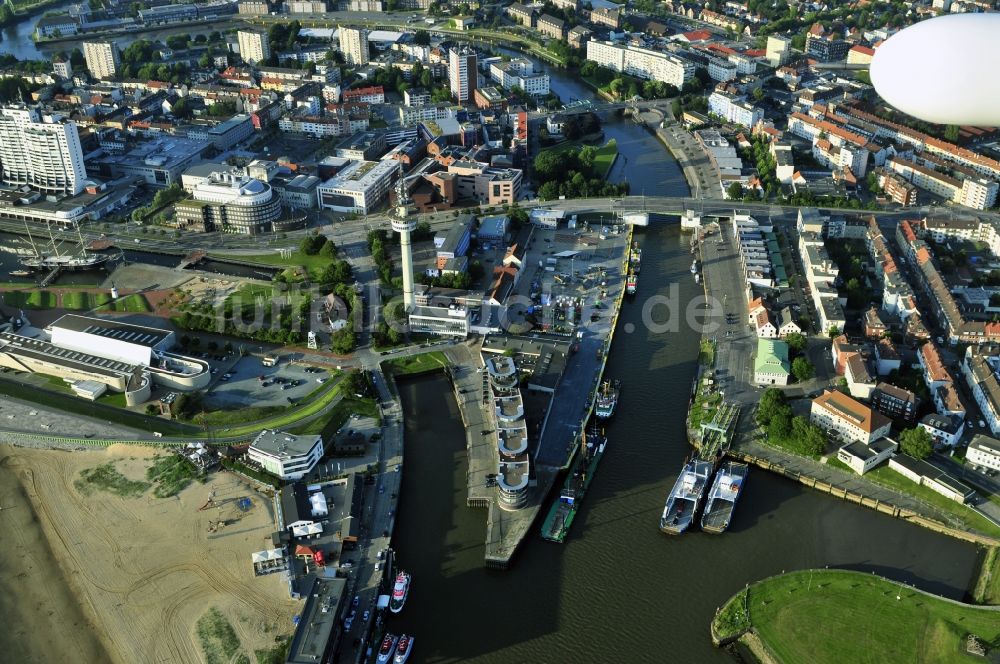 Bremerhaven von oben - Uferbereiche entlang der Fluß- Mündung der Geeste in Bremerhaven im Bundesland Bremen