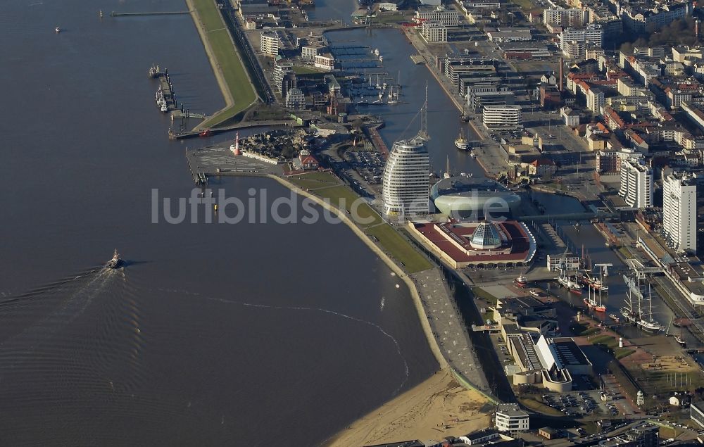 Bremerhaven von oben - Uferbereiche entlang der Fluß- Mündung der Geeste in die Weser in Bremerhaven im Bundesland Bremen