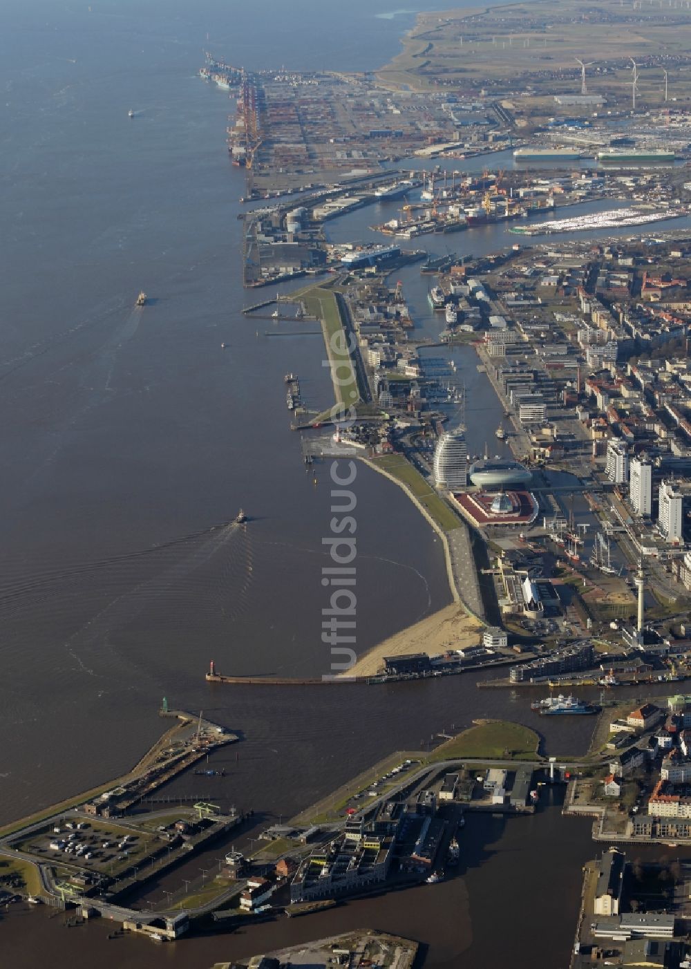 Bremerhaven aus der Vogelperspektive: Uferbereiche entlang der Fluß- Mündung der Geeste in die Weser in Bremerhaven im Bundesland Bremen