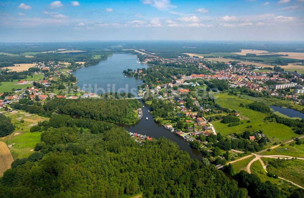 Luftbild Mirow - Uferbereiche entlang der Fluß- Mündung des Mirower Kanals in den Mirower See in Mirow im Bundesland Mecklenburg-Vorpommern