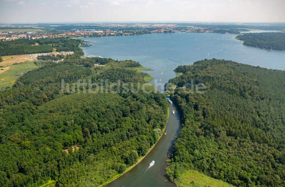 Luftbild Klink - Uferbereiche entlang der Fluß- Mündung des Reeckkanals in den See Binnenmüritz in Klink im Bundesland Mecklenburg-Vorpommern