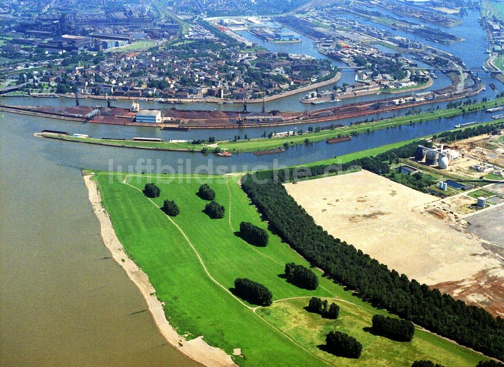 Luftaufnahme Duisburg - Uferbereiche entlang der Fluß- Mündung der Ruhr in den Hafenkanal und der Kaiserkanal in Duisburg im Bundesland Nordrhein-Westfalen