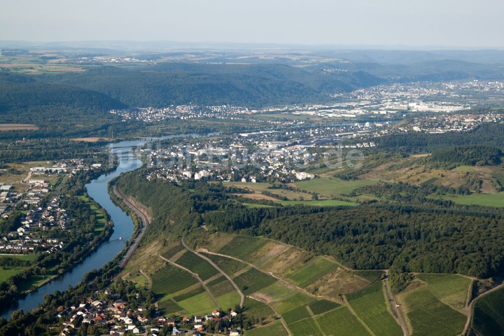 Luftaufnahme Konz - Uferbereiche entlang der Fluß- Mündung der Saar in die Mosel im Ortsteil Könen in Konz im Bundesland Rheinland-Pfalz, Deutschland