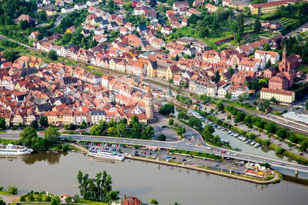 Luftbild Wertheim - Uferbereiche entlang der Fluß- Mündung der Tauber in den Main in Wertheim im Bundesland Baden-Württemberg, Deutschland