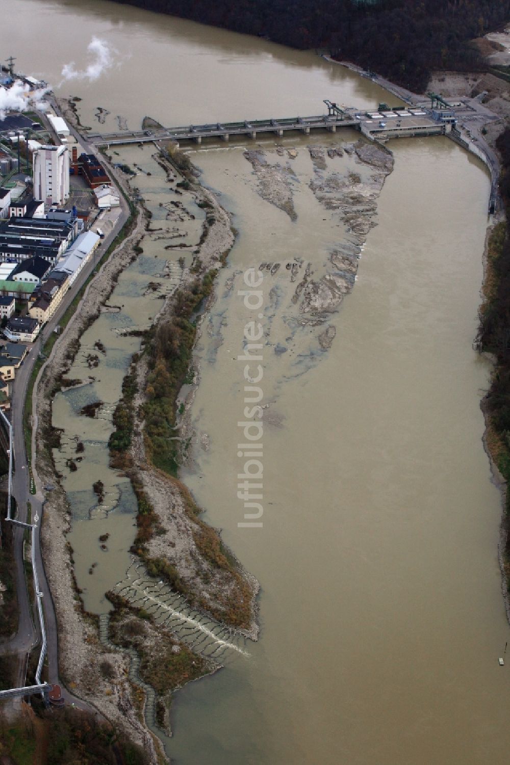 Rheinfelden (Baden) aus der Vogelperspektive: Uferbereiche und Fischaufstieg am Flußverlauf des Rhein beim Kraftwerk in Rheinfelden (Baden) im Bundesland Baden-Württemberg