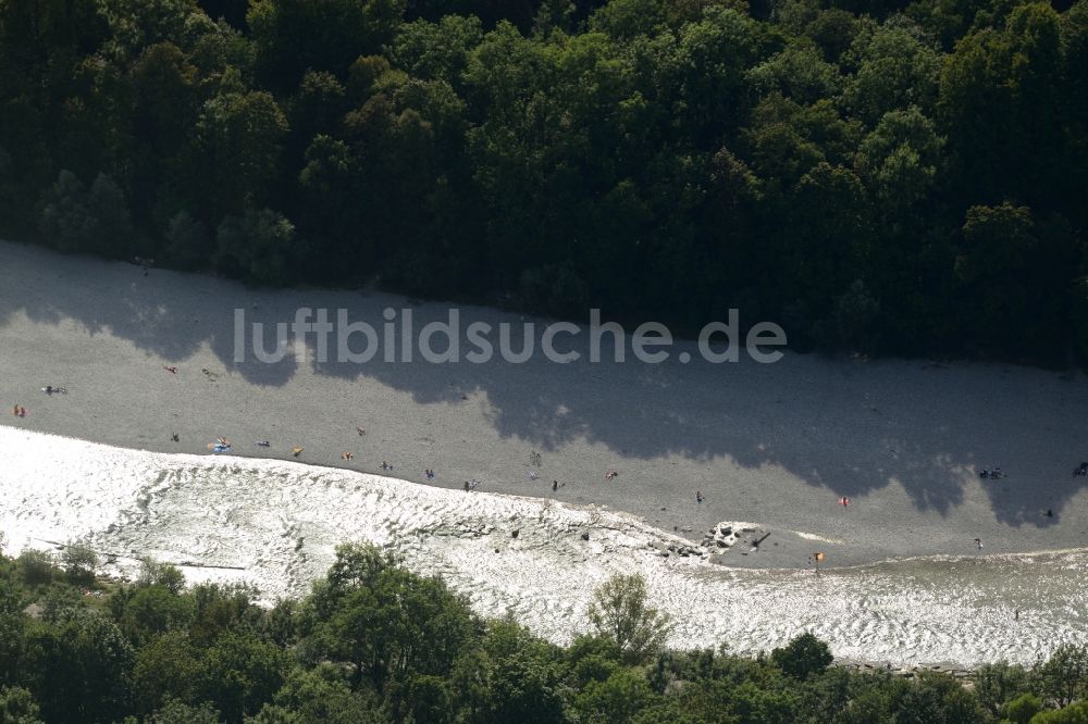 München aus der Vogelperspektive: Uferbereiche am Flußverlauf des ausgetrockneten Flußbettes der Isar in München im Bundesland Bayern