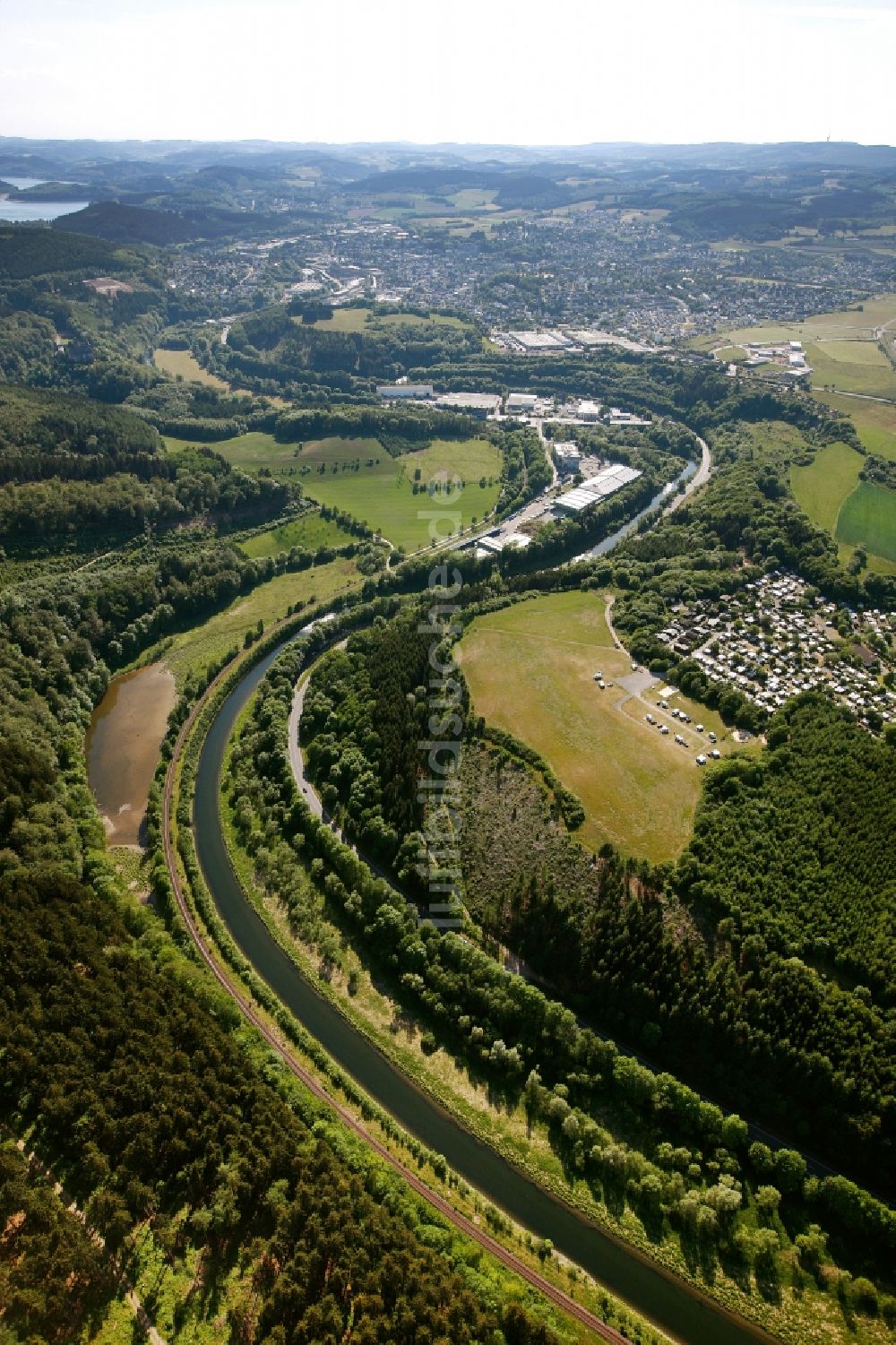 Luftbild Attendorn - Uferbereiche am Flußverlauf der Bigge in Attendorn im Bundesland Nordrhein-Westfalen, Deutschland