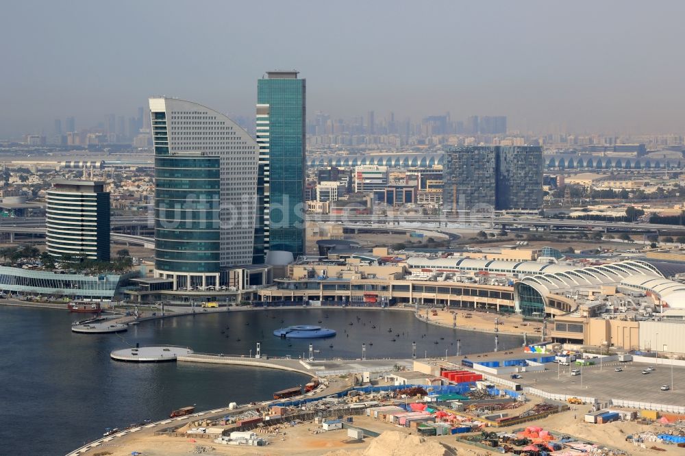 Luftaufnahme Dubai - Uferbereiche am Flußverlauf The Creek im Ortsteil Bur Dubai in Dubai in Vereinigte Arabische Emirate