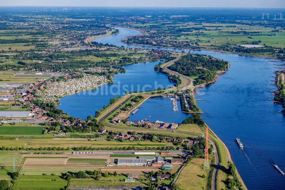 Hamburg von oben - Uferbereiche am Flußverlauf der Elbe mit Blick auf den Hohendeicher See und den Hafen Oortkaten in Hamburg, Deutschland