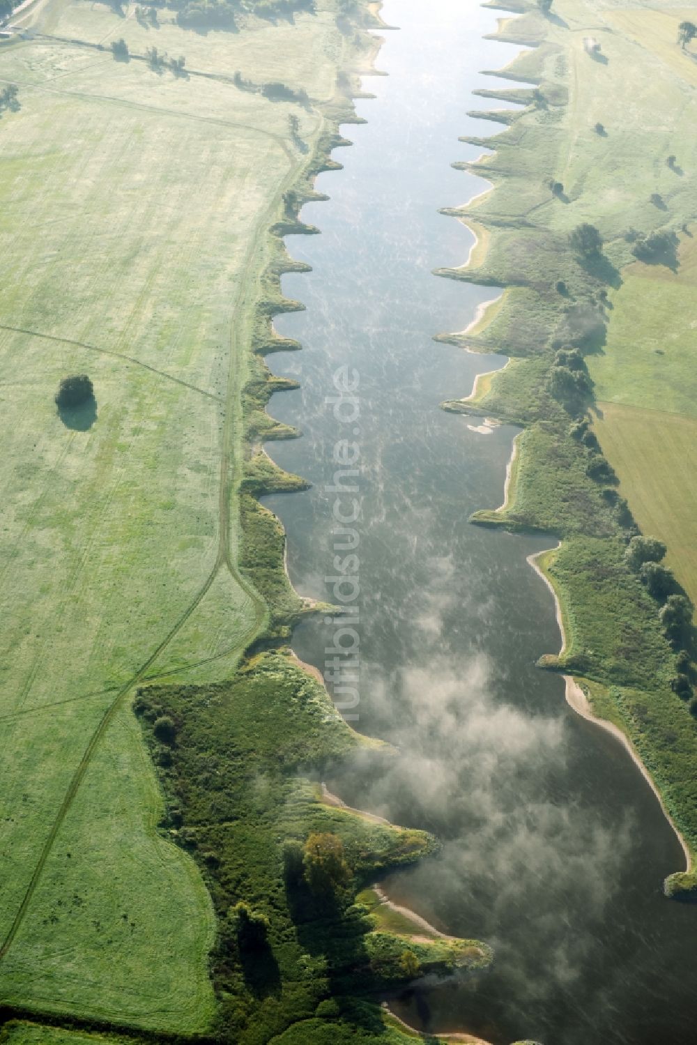 Luftbild Iserbegka - Uferbereiche am Flußverlauf der Elbe Bunen- Landschaft in Iserbegka im Bundesland Sachsen-Anhalt, Deutschland